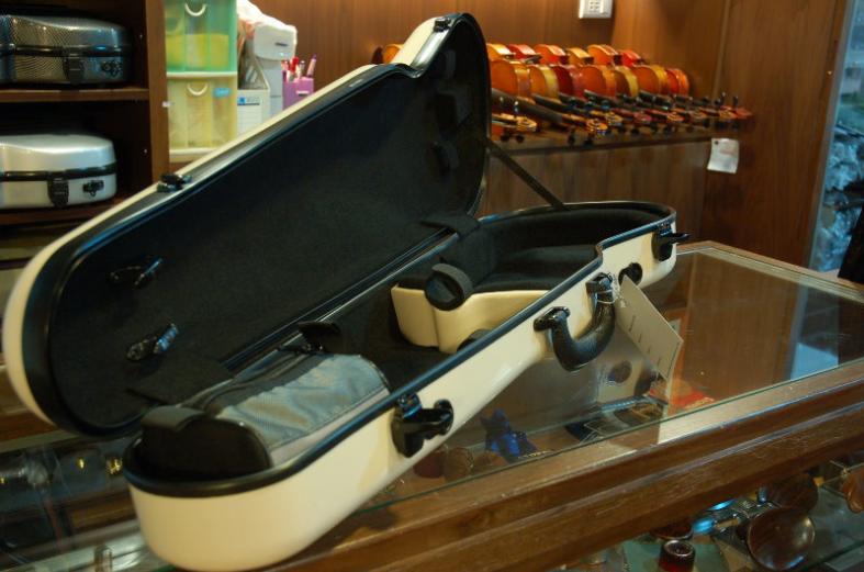 <a href=http://pic.violinwatch.com/uploadfile/2011/0713/20110713025853892.jpg target=_blank>Check big picture</a>